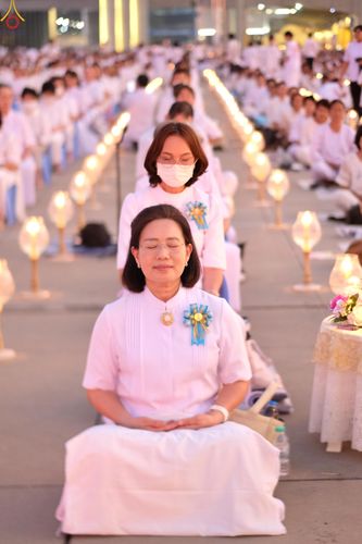 ภาพ No.307980:วันที่ 31 มกราคม พ.ศ. 2569 พิธีจุดประทีปธรรมถวายเป็นพุทธบูชา  และบูชาธรรมมหาปูชนียาจารย์ (ภาพชุดที่ 3) ณ วัดพระธรรมกาย ปทุมธานี ในโครงการธรรมยาตรา กตัญญูบูชา มหาปูชนียาจารย์ พระมงคลเทพมุนี(สด จนฺทสโร) พระผู้ปราบมาร อนุสรณ์สถาน 7 แห่ง ปีที่ 14