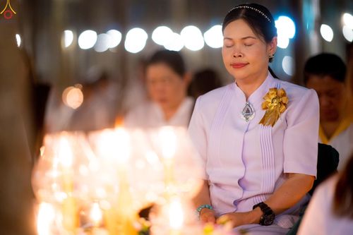 ภาพ No.290196:วันที่ 6 มกราคม พ.ศ. 2569 พิธีจุดประทีปถวายเป็นพุทธบูชา และบูชาธรรมมหาปูชนียาจารย์ (ภาพชุดที่ 2) ณ อนุสรณ์สถานมหาวิหารพระมงคลเทพมุนี (โลตัสแลนด์) อ.สองพี่น้อง จ.สุพรรณบุรี ในโครงการธรรมยาตรา กตัญญูบูชา มหาปูชนียาจารย์ พระมงคลเทพมุนี(สด จนฺทสโร) พระผู้ปรา