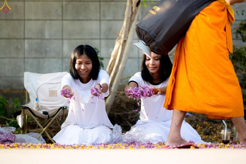 ภาพ No.295161:วันที่ 14 มกราคม พ.ศ. 2569 พิธีต้อนรับพระธรรมยาตรา อนุสรณ์สถานลำดับที่ 4  สถานที่เกิดด้วยกายธรรม ณ วัดโบสถ์บน ต.บางคูเวียง จ.นนทบุรี ในโครงการธรรมยาตรา กตัญญูบูชา มหาปูชนียาจารย์ พระมงคลเทพมุนี(สด จนฺทสโร) พระผู้ปราบมาร อนุสรณ์สถาน 7 แห่ง ปีที่ 14