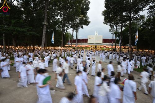 ภาพ No.89209:พิธีอัญเชิญรูปหล่อทองคำ  คุณยายอาจารย์มหารัตนอุบาสิกาจันทร์ ขนนกยูง เพื่อประดิษฐาน ณ มหาวิหารคุณยายอาจารย์ฯ เนื่องในวันครูผู้ค้นพบวิชชาธรรมกาย วันศุกร์ที่ 29 กันยายน พ.ศ. 2566