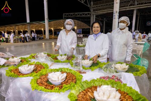 ภาพ No.303425:วันที่ 27 มกราคม พ.ศ. 2569 พิธีถวายภัตตาหารเป็นสังฆทาน แด่พระธรรมยาตรา ณ วัดพระธรรมกาย  จังหวัดปทุมธานี ในโครงการธรรมยาตรา กตัญญูบูชา มหาปูชนียาจารย์ พระมงคลเทพมุนี(สด จนฺทสโร) พระผู้ปราบมาร อนุสรณ์สถาน 7 แห่ง ปีที่ 14