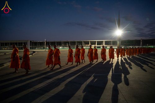 ภาพ No.285183:วันจันทร์ที่ 15 ธันวาคม พ.ศ.2568  บันทึกภาพหมู่ประวัติศาสตร์ โครงการบรรพชาอุปสมบทหมู่  รุ่นบูชาธรรมมหาปูชนียาจารย์ ประจำปี 2568 ณ ลานธรรมมหาธรรมกายเจดีย์ วัดพระธรรมกาย