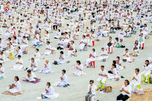 ภาพ No.346631:วันอาทิตย์ที่ 30 สิงหาคม พ.ศ.2569 พิธีทอดผ้าป่า สวดธรรมจักรกัปปวัตนสูตรกลั่นแผ่นดินโปรยรัตนชาติ  สถาปนาองค์พระเจดีย์เพื่อสร้างสันติภาพโลก  ณ ศูนย์ปฏิบัติธรรมพนมสารคาม (เพชรตะวัน) จังหวัดฉะเชิงเทรา