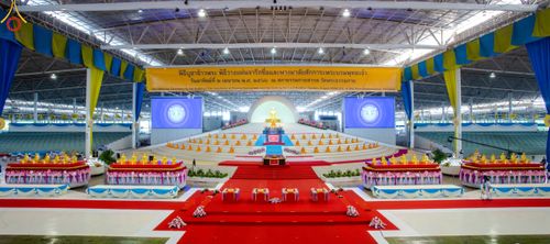 ภาพ No.78886:พิธีตักบาตร ข้าวสารอาหารแห้ง พิธีบูชาข้าวพระ ในวันอาทิตย์ต้นเดือนที่ 2 เมษายน พ.ศ. 2566