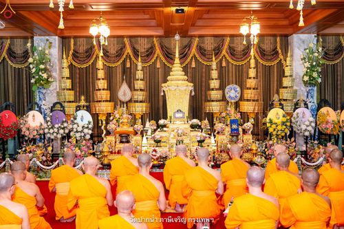 ภาพ No.342117:วันศุกร์ที่ 31 กรกฎาคม พ.ศ.2569 พระภิกษุวัดพระธรรมกาย ทำวัตรพระผู้ใหญ่เนื่องในวันเข้าพรรษา