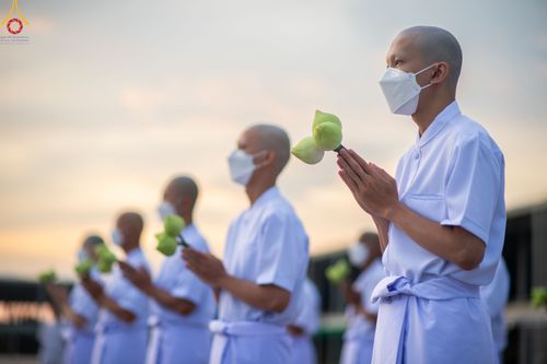 ภาพ No.84041:พิธีเวียนประทักษิณ พิธีวันทาเจดีย์ พิธีขอขมา และมอบผ้าไตร  ในโครงการบรรพชาอุปสมบทหมู่ธรรมทายาทรุ่นเข้าพรรษา และโครงการบรรพชาสามเณรโรงเรียนนานาชาติ รุ่นที่12 ในวันเสาร์ที่ 22 กรกฎาคม พ.ศ. 2566