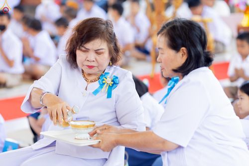 ภาพ No.293333:วันที่ 12 มกราคม พ.ศ. 2569 พิธีทอดผ้าป่าทำนุบำรุงศาสนสถาน ณ วัดพรสวรรค์ อ.สองพี่น้อง จ.สุพรรณบุรี ในโครงการธรรมยาตรา กตัญญูบูชา มหาปูชนียาจารย์ พระมงคลเทพมุนี(สด จนฺทสโร) พระผู้ปราบมาร อนุสรณ์สถาน 7 แห่ง ปีที่ 14