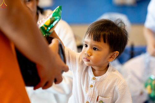 ภาพ No.311349:วันอาทิตย์ต้นเดือนที่ 1 มีนาคม พ.ศ.2569 พิธีตักบาตร และ พิธีบูชาข้าวพระ ณ สภาธรรมกายสากล วัดพระธรรมกาย