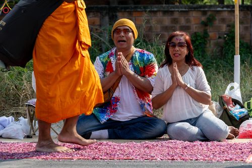 ภาพ No.299483:วันที่ 18 มกราคม พ.ศ. 2569 พิธีต้อนรับพระธรรมยาตรา ณ อนุสรณ์สถานลำดับที่ 5 สถานที่เผยแผ่วิชชาธรรมกายครั้งแรก อนุสรณ์สถานบางปลา วัดบางปลา อำเภอบางเลน จังหวัดนครปฐม ในโครงการธรรมยาตรา กตัญญูบูชา มหาปูชนียาจารย์ พระมงคลเทพมุนี(สด จนฺทสโร) พระผู้ปราบมาร อนุส
