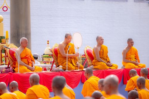 ภาพ No.314157:วันจันทร์ที่ 16 มีนาคม พ.ศ. 2569 พิธีถวายบาตรอัฐบริขาร และพิธีขอนิสัยแก่สามเณรธรรมทายาท 500 รูป ณ วิหารมายาเทวี ประเทศเนปาล