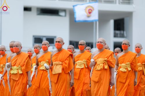 ภาพ No.89151:พิธีอัญเชิญรูปหล่อทองคำ  คุณยายอาจารย์มหารัตนอุบาสิกาจันทร์ ขนนกยูง เพื่อประดิษฐาน ณ มหาวิหารคุณยายอาจารย์ฯ เนื่องในวันครูผู้ค้นพบวิชชาธรรมกาย วันศุกร์ที่ 29 กันยายน พ.ศ. 2566