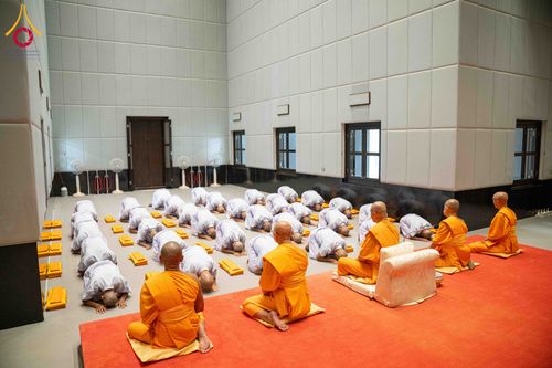 ภาพ No.298197:วันเสาร์ที่ 17 มกราคม พ.ศ. 2569 พิธีบรรพชาอุปสมบท โครงการอุปสมบทหมู่ บูชาธรรมครบ 117 ปี คุณยายอาจารย์มหารัตนอุบาสิกาจันทร์ ขนนกยูง  ณ อุโบสถพระไตรปิฎก วัดพระธรรมกาย