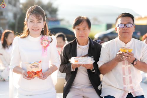 ภาพ No.281400:วันเสาร์ที่ 27 ธันวาคม พ.ศ.2568 พิธีตักบาตรพระ ๑,๐๐๐ รูป   เพื่อความเป็นสิริมงคลแก่ชีวิตและแผ่นดินไทย  มหากุศลครั้งยิ่งใหญ่แห่งปี ส่งท้ายปีเก่า ต้อนรับปีใหม่  ณ ถนนหน้าที่ว่าการอำเภอภูเรือ จังหวัดเลย