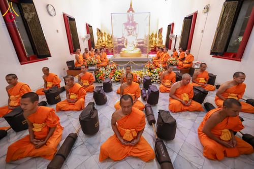 ภาพ No.297245:วันที่ 15 มกราคม พ.ศ.2569 พระธรรมยาตราปฏิบัติธรรมและถ่ายภาพหมู่ประวัติศาสตร์ อนุสรณ์สถานลำดับที่ 4 สถานที่เกิดด้วยกายธรรม  ณ วัดโบสถ์บน ต.บางคูเวียง จ.นนทบุรี ในโครงการธรรมยาตรา กตัญญูบูชา มหาปูชนียาจารย์ พระมงคลเทพมุนี(สด จนฺทสโร) พระผู้ปราบมาร อนุสรณ์ส