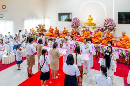 ภาพ No.107259:พิธีเจริญพระพุทธมนต์ ปฏิบัติธรรม มอบทุนการศึกษา ถวายสังฆทาน 140 วัด ณ ศุนย์ปฏิบัติธรรมพระมงคลเทพมุนี อ.สองพี่น้อง จ.สุพรรณบุรี วันเสาร์ที่ 6 มกราคม พ.ศ. 2567