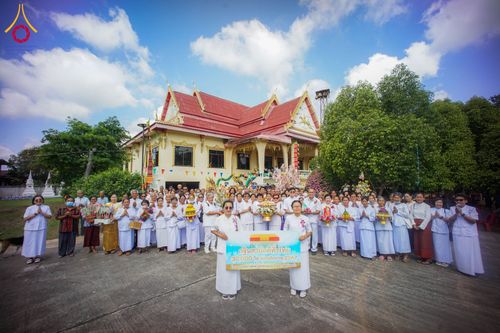 พิธีทอดกฐิน ณ วัดท่าลี่ ต.เมืองพลับพลา อ.ห้วยแถลง จ.นครราชสีมา ในโครงการทอดกฐินสามัคคีทั่วไทย 30,000 วัด บูชาธรรม 80 ปี หลวงพ่อธัมมชโย โดยคณะศิษยานุศิษย์วัดพระธรรมกาย วันที่ 31 ตุลาคม พ.ศ. 2567