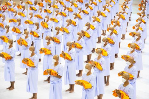 ภาพ No.101616:พิธีขอบรรพชา, พิธีขอสรณคมน์และศีล, พิธีถวายบาตร ในโครงการอุปสมบทหมู่ รุ่นบูชาธรรมมหาปูชนียาจารย์ ณ วัดพระธรรมกาย วันที่ 9 ธันวาคม พ.ศ. 2566