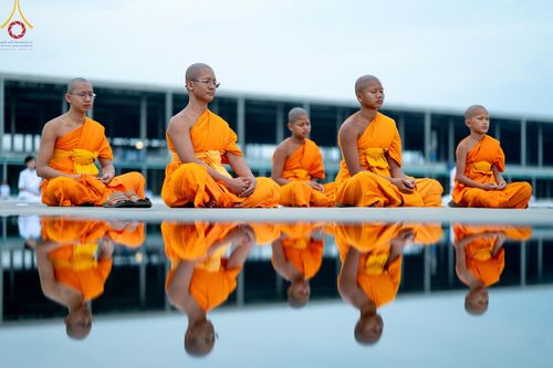 ภาพ No.154765:พิธีจุดประทีป, พิธีฉลองชัยสวดมนต์บทธัมมจักกัปปวัตนสูตร ณ มหารัตนวิหารคด วัดพระธรรมกาย วันอังคารที่ 17 กันยายน พ.ศ. 2567