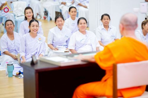 ภาพ No.224167:วันที่ 3-5 พฤษภาคม พ.ศ. 2568  กิจวัตร-กิจกรรมโครงการปฏิบัติธรรมอบรมศีลธรรม “บวชอุบาสิกาแก้ว” ถวายเป็นพระราชกุศล แด่พระบาทสมเด็จพระเจ้าอยู่หัว เนื่องในโอกาสมหามงคล “วันฉัตรมงคล” ณ วัดพระธรรมกาย อ.คลองหลวง จ.ปทุมธานี