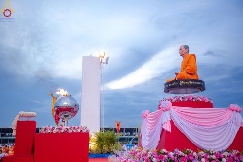 ภาพ No.160536:พิธีจุดประทีป 20,000 ดวง บูชาพระมหาธรรมกายเจดีย์ และบูชาพระมงคลเทพมุนี (สด จนฺทสโร) พระผู้ปราบมาร ณ ลานธรรม พระมหาธรรมกายเจดีย์ วัดพระธรรมกาย จ.ปทุมธานี วันที่ 10 ตุลาคม พ.ศ. 2567