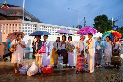 ภาพ No.226032:วันอาทิตย์ที่ 25 พฤษภาคม พ.ศ. 2568 พิธีตักบาตรพระ 1,000 รูปเมืองตรัง ครบรอบ 110 ปี เมืองทับเที่ยง ถวายเป็นพุทธบูชา ถวายเป็นพระราชกุศลแด่รัชกาลที่ 10 และอุทิศส่วนกุศลแด่อดีตเจ้าเมืองตรัง และบรรพบุรุษ ณ บริเวณหน้าศาลากลางจังหวัดตรัง ถนนพระราม 6