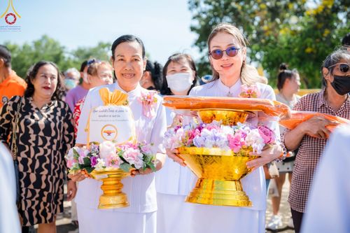 ภาพ No.95338:พิธีทอดกฐินสามัคคีทั่วไทย 5,000 วัด ณ วัดสระกระโจม จ.สุพรรณบุรี วันที่ 18 พฤศจิกายน พ.ศ. 2566