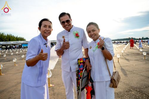 ภาพ No.250402:วันอังคารที่ 7 ตุลาคม พ.ศ. 2568 พิธีจุดประทีปบูชาพระรัตนตรัย ณ ลานธรรมปทุมรัตน์ธรรมเจดีย์ พุทธอุทยานนานาชาติ อ.โพนพิสัย จ.หนองคาย