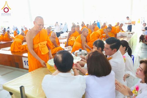 ภาพ No.210567:วันเสาร์ที่ 8 มีนาคม พ.ศ. 2568 พิธีสวดพระพุทธมนต์ และถวายภัตตาหารเมนูสวรรค์แด่พระภิกษุ สามเณร ณ หอฉันคุณยายอาจารย์ฯ วัดพระธรรมกาย