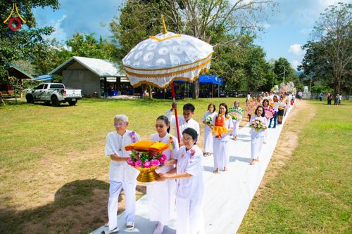 ภาพ No.173312:พิธีทอดกฐิน วัดศรีดงเย็น จ.ลำพูน ในโครงการกฐินสามัคคีทั่วไทย 30,000 วัด บูชาธรรม 80 ปี หลวงพ่อธัมมชโย โดยคณะศิษยานุศิษย์วัดพระธรรมกาย วันที่ 31 ตุลาคม พ.ศ. 2567