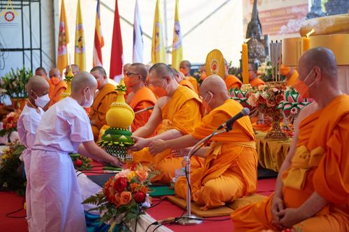 ภาพ No.67956:พิธีบรรพชาสามเณรธรรมทายาท ณ บรมพุทโธ ประเทศอินโดนีเซีย วันที่ 17 ธันวาคม พ.ศ. 2565