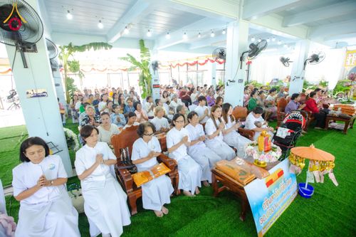 ภาพ No.175137:พิธีทอดกฐิน วัดโบสถ์อินทราราม ต.หัวรอ จ.พระนครศรีอยุธยา ในโครงการกฐินสามัคคีทั่วไทย 30,000 วัด บูชาธรรม 80 ปี หลวงพ่อธัมมชโย โดยคณะศิษยานุศิษย์วัดพระธรรมกาย วันที่ 10 พฤศจิกายน พ.ศ. 2567