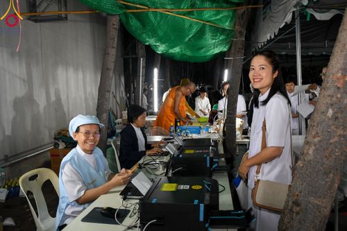 ภาพ No.108407:ถวายภัตตาหารเป็นสังฆทาน แด่คณะพระธรรมยาตราฯ ในโครงการธรรมยาตรากตัญญูบูชา มหาปูชนียาจารย์ พระมงคลเทพมุนี(สด จนฺทสโร) พระผู้ปราบมาร อนุสรณ์สถาน 7 แห่ง ปีที่ 12 วันที่ 7 มกราคม พ.ศ. 2567 ณ อนุสรณ์สถานโลตัสแลนด์ จ.สุพรรณบุรี