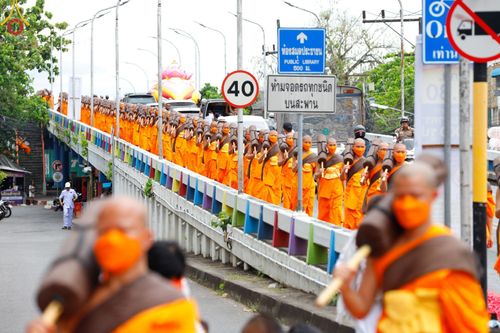 ภาพ No.128438:พิธีอัญเชิญพระบรมสารีริกธาตุ " ใจกลางเมืองนครหาดใหญ่ " เพื่อประดิษฐาน ณ มหารัตนเจดีย์สิริปทุมสวรรค์ (เจดีย์อริยพุทธะ 5 พระองค์) ศูนย์ปฏิบัติธรรมภาคใต้ อ.บางกล่ำ จ.สงขลา  วันที่ 9 มีนาคม พ.ศ. 2567 (ชุดที่ 2)