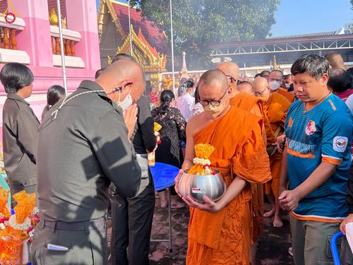 ภาพ No.92786:พิธีประเพณีตักบาตรเทโวโรหณะ พิธีทอดกฐิน และพิธีกรานกฐิน ณ วัดบางบัว แขวงอนุสาวรีย์ เขตบางเขน กรุงเทพมหานคร วันที่ 5 พฤศจิกายน พ.ศ. 2566