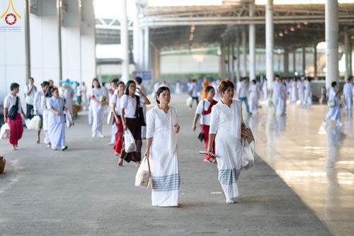 ภาพ No.158884:พิธีตักบาตร ในวันอาทิตย์ต้นเดือน วันที่ 6 ตุลาคม พ.ศ. 2567 ณ สภาธรรมกายสากล วัดพระธรรมกาย