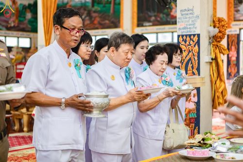 ภาพ No.170064:พิธีทอดกฐิน ณ วัดทุ่งวิจิตร อ.นาดี จ.ปราจีนบุรี ในโครงการกฐินสามัคคีทั่วไทย 30,000 วัด บูชาธรรม 80 ปี หลวงพ่อธัมมชโย โดยคณะศิษยานุศิษย์วัดพระธรรมกาย วันที่ 27 ตุลาคม พ.ศ. 2567