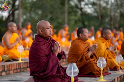 ภาพ No.130575:พิธีจุดโคมประทีปถวายเป็นพุทธบูชา ในโครงการบรรพชา 1,250 รูป ณ มหาวิหารมายาเทวี แดนประสูติ สวนลุมพินี ประเทศเนปาล วันที่ 9 มีนาคม พ.ศ. 2567