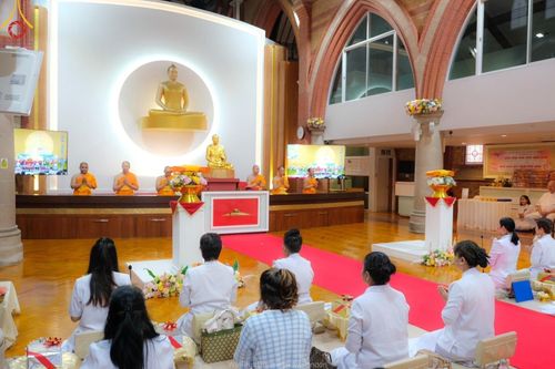 ภาพ No.161344:วัดพระธรรมกายลอนดอน สหราชอาณาจักร จัดงานบุญ น้อมถวายเป็นพุทธบูชา และบูชาธรรมเนื่องในวาระ 140 ปี วันคล้ายวันเกิดด้วยรูปกายเนื้อของ พระมงคลเทพมุนี (สด จนฺทสโร) พระผู้ปราบมาร ในวันที่ 10 ตุลาคม พ.ศ. 2567