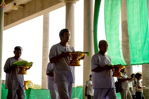 ภาพ No.248553:วันที่ 28 กันยายน พ.ศ. 2568 พิธีตัดปอยผม และปลงผม โครงการอุปสมบทบูชาธรรม 141 ปี พระมงคลเทพมุนี ณ วิหารคด วัดพระธรรมกาย