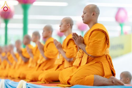 ภาพ No.223693:วันอาทิตย์ที่ 11 พฤษภาคม พ.ศ. 2568 พิธีอุปสมบทสามเณรเปรียญธรรมอุปสมบทอุทิศชีวิต 9 รูป อุบาสก 1 ท่าน ณ อุโบสถพระไตรปิฏกวัดพระธรรมกาย