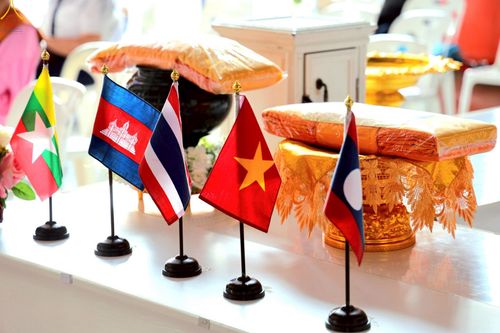 ภาพ No.230731:วันที่ 28 มิถุนายน พ.ศ. 2568 พิธีตัดปอยผมและปลงผม โครงการบวชพระนานาชาติ AEC & WAB รุ่นที่ 9 ณ วิหารคด 2 วัดพระธรรมกาย