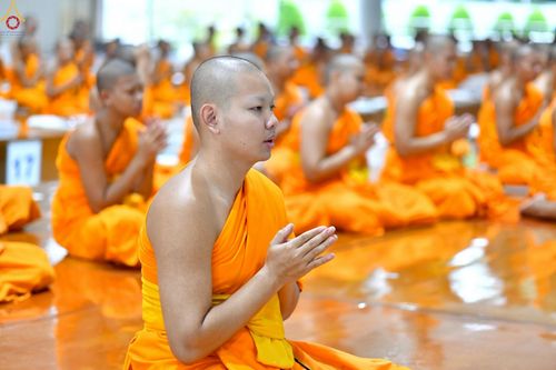 ภาพ No.230374:วันที่ 28 มิถุนายน พ.ศ. 2568 พิธีถวายภัตตาหารเมนูสวรรค์ เพื่อการบรรลุธรรม ณ หอฉันคุณยายอาจารย์ฯ วัดพระธรรมกาย