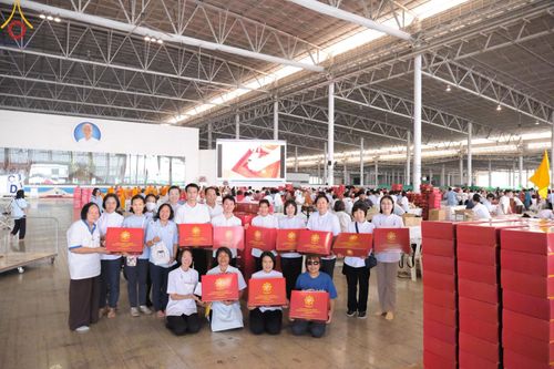 ภาพ No.212210:วันพุธที่ 19 มีนาคม พ.ศ. 2568 การบรรจุไทยธรรมลงกล่องสำเร็จ 43,500 กล่อง เพื่อถวายแด่พระสังฆาธิการ 40,000 กว่าวัดทั่วไทย ในวันคุ้มครองโลก 22 เมษายน พ.ศ. 2568 ณ บ้านแก้วเรือนทองคุณยายฯ วัดพระธรรมกาย