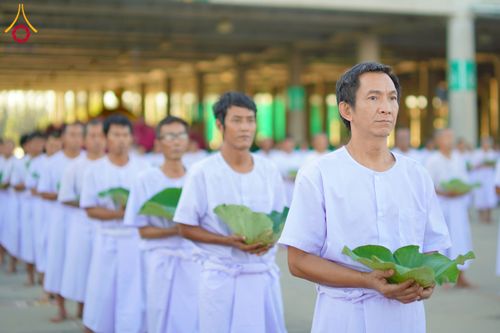 ภาพ No.274703:วันอาทิตย์ที่ 30 พฤศจิกายน พ.ศ. 2568 พิธีปลงผม โครงการอุปสมบทบูชาธรรมมหาปูชนียาจารย์ ปี 2568 ณ ลานธรรมพระมหาธรรมกายเจดีย์ ฝั่งทิศตะวันตก ระหว่างวิหารคดหมายเลข 8 และ 9 วัดพระธรรมกาย