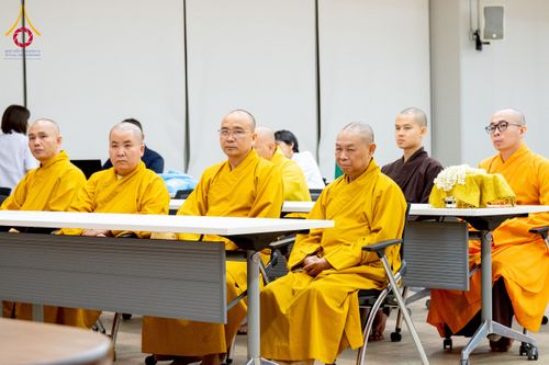 ภาพ No.222928:วันที่ 23 เมษายน พ.ศ. 2568 หลวงพ่อทัตตชีโวต้อนรับคณะสงฆ์ World Pec ณ อาคาร 100 ปี คุณยายมหารัตนอุบาสิกาจันทร์ ขนนกยูง วัดพระธรรมกาย