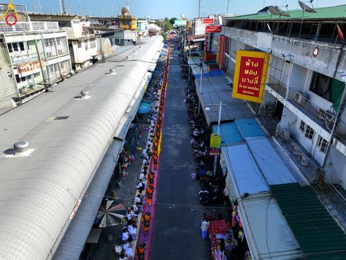 ภาพ No.188713:พิธีต้อนรับพระธรรมยาตรา ในโครงการธรรมยาตรา กตัญญูบูชา มหาปูชนียาจารย์ พระมงคลเทพมุนี(สด จนฺทสโร) พระผู้ปราบมาร อนุสรณ์สถาน 7 แห่ง ปีที่ 13 วันที่ 3 มกราคม พ.ศ. 2568 ณ อนุสรณ์สถานมหาวิหารพระมงคลเทพมุนี (โลตัสแลนด์) อ.สองพี่น้อง จ.สุพรรณบุรี