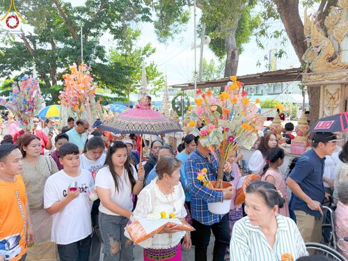 ภาพ No.171383:พิธีทอดกฐิน ณ วัดบ้านยาง จ.นครปฐม ในโครงการกฐินสามัคคีทั่วไทย 30,000 วัด บูชาธรรม 80 ปี หลวงพ่อธัมมชโย โดยคณะศิษยานุศิษย์วัดพระธรรมกาย วันที่ 27 ตุลาคม พ.ศ. 2567