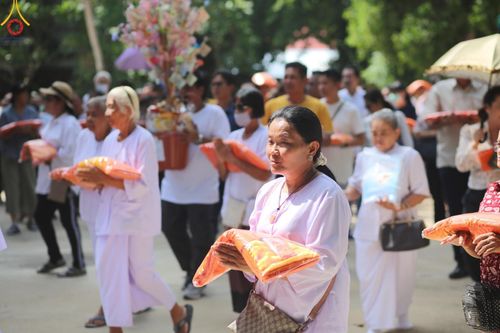 ภาพ No.163391:โครงการกฐินสามัคคีทั่วไทย 30,000 วัด บูชาธรรม 80 ปี หลวงพ่อธัมมชโย โดย คณะศิษยานุศิษย์วัดพระธรรมกาย ณ วัดพรสวรรค์ จ.สุพรรณบุรี วันที่ 19 ตุลาคม พ.ศ. 2567