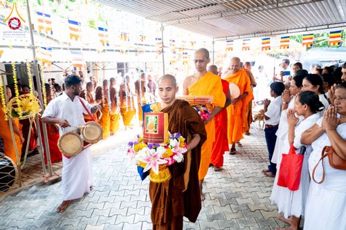 ภาพ No.175814:พิธีทอดผ้าป่าสมทบกฐิน ณ วัดศรีสุมนะ วิเวกรามายา เมืองมาตะเล ศรีลังกา โดยมูลนิธิธรรมกาย ในนามหลวงพ่อธัมมชโย วันที่ 8 พฤศจิกายน พ.ศ. 2567