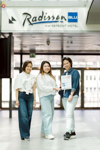 ภาพ No.229309:วันที่ 15 มิถุนายน พ.ศ. 2568 Meditation wisdom talks 2025 โดย พระอาจารย์ไมเคิล วีรธมฺโม และ พระอาจารย์นิค สนฺตจิตฺโต โดยมีผู้เข้าร่วมโครงการ เป็นชาวสวีเดนและชาวยุโรป จำนวน 30 ท่าน  ณ โรงแรม Radissonblu waterfront กรุงสตอกโฮล์ม ประเทศสวีเดน